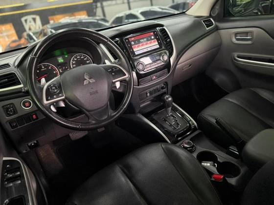 MITSUBISHI L200 TRITON 2.4 16V TURBO DIESEL SPORT HPE-S CD 4P 4X4 AUTOMÁTICO